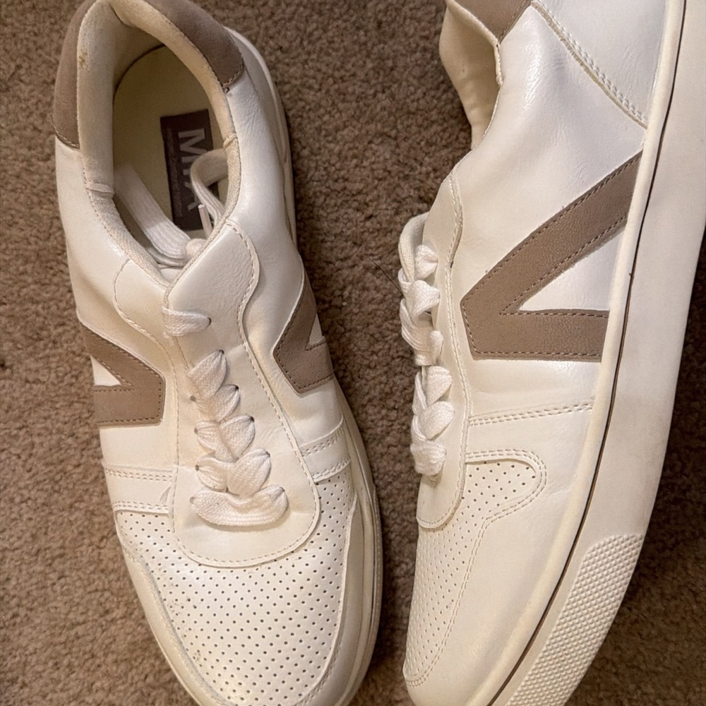 Women Sneakers